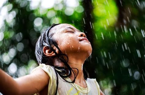 夢落雨|如果你夢見自己在夢裡被大雨淋濕，這是大吉的徵兆！